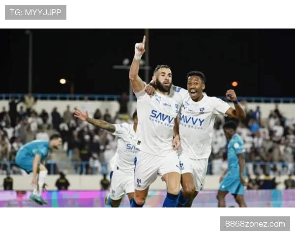 本泽马为何能长期占据首发位置？